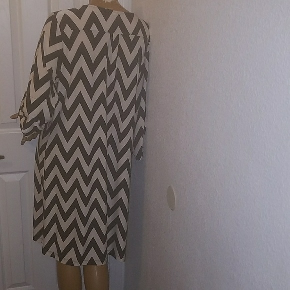 Dress - Picture 2 of 2